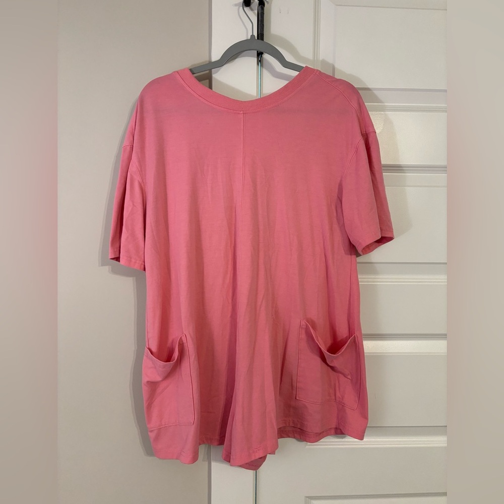 Amazon Pink Short Sleeve Women's Tee with Pockets
